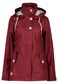 Giacca impermeabile rossa con colletto alto, due tasche frontali e bottoni di legno. Presenta una fodera interna a righe e cordini regolabili.