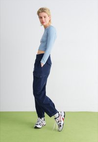 Carhartt WIP COLLINS PANT - Kargopüksid - air force blue