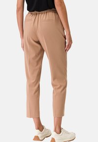 zero Nohavice chinos - golden camel