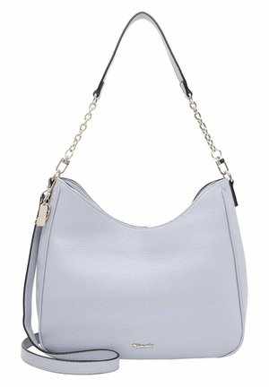 Lichtgrijze leren schoudertas met schakelkettinkje als riem, extra lange riem en klein metalen merklogo aan de voorkant in het midden.