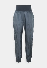 Mörkgrå cargobyxor i blanka material, med sidofickor, en bred elastisk midja och elastiska muddar vid anklarna.