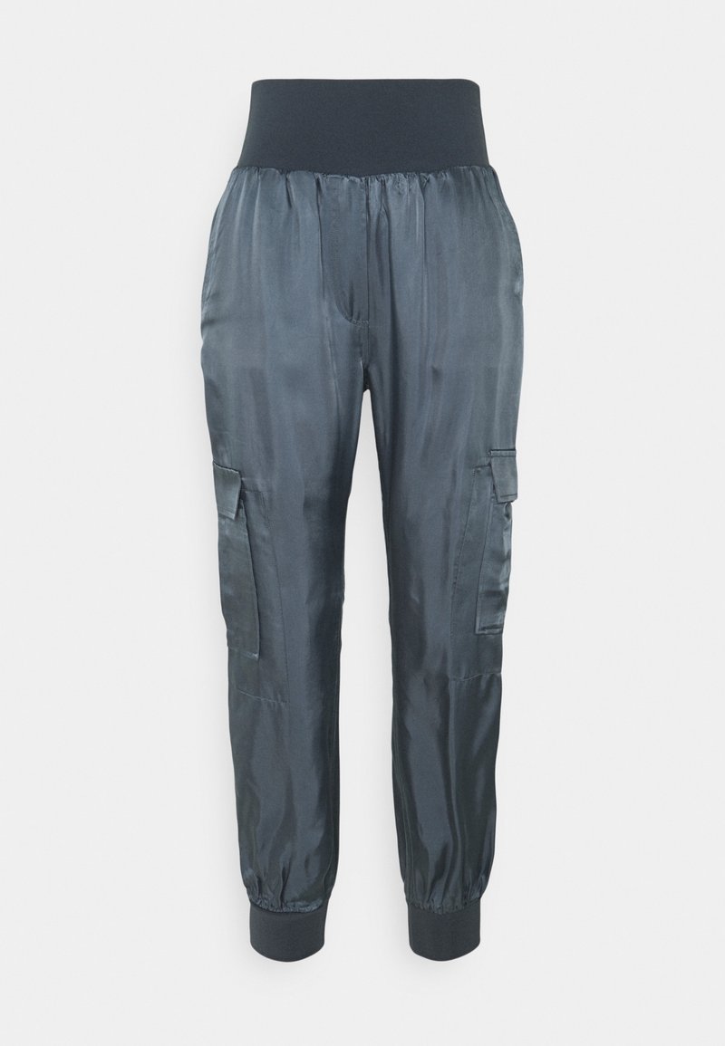 Mörkgrå cargobyxor i blanka material, med sidofickor, en bred elastisk midja och elastiska muddar vid anklarna.