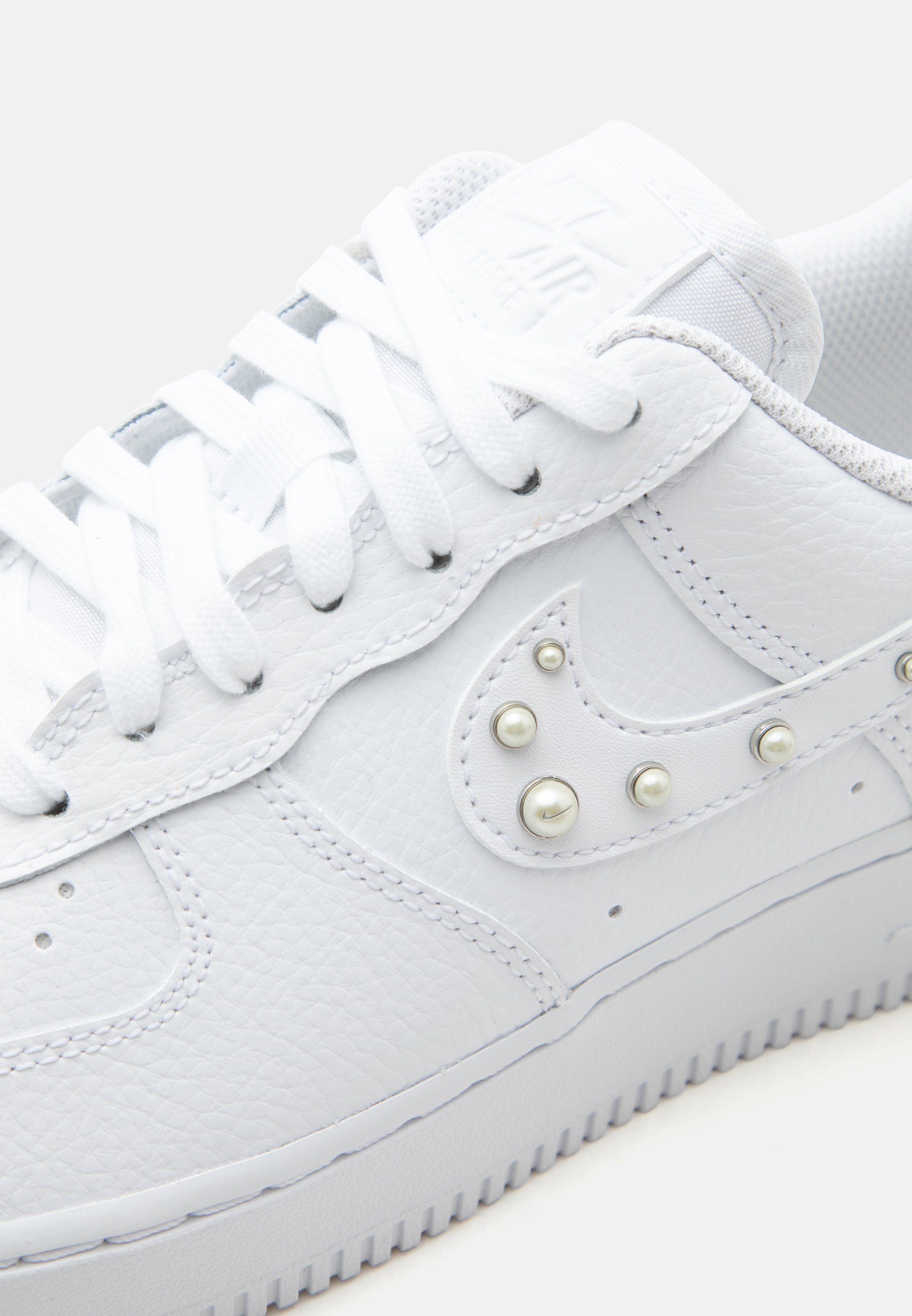 Nike Sportswear AIR FORCE 1 07 - Sneaker low - white/metallic