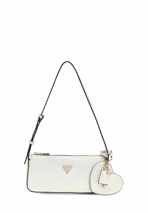 Borsa a spalla bianca Guess con logo dorato, tracolla regolabile e ciondolo a forma di cuore con dettaglio a chiave.