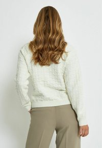 Desires Trui - seedpearl cream
