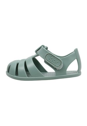 Sandale en caoutchouc verte à bout fermé pour enfant avec bride réglable et logo "igor" sur le côté, présentée sur fond blanc.