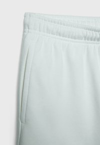 Stradivarius WITH DRAWSTRINGS - Træningsbukser - white