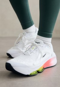 VERSAIR - Scarpe da allenamento - white/cyber volt/black