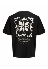 T-shirt noir avec un grand motif floral blanc et le texte « Our Archive of Creations » imprimé dans le dos.
