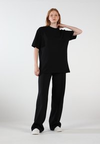 EOSELIO WIDE LEG PALAZZO E - Jogginghose - inky black