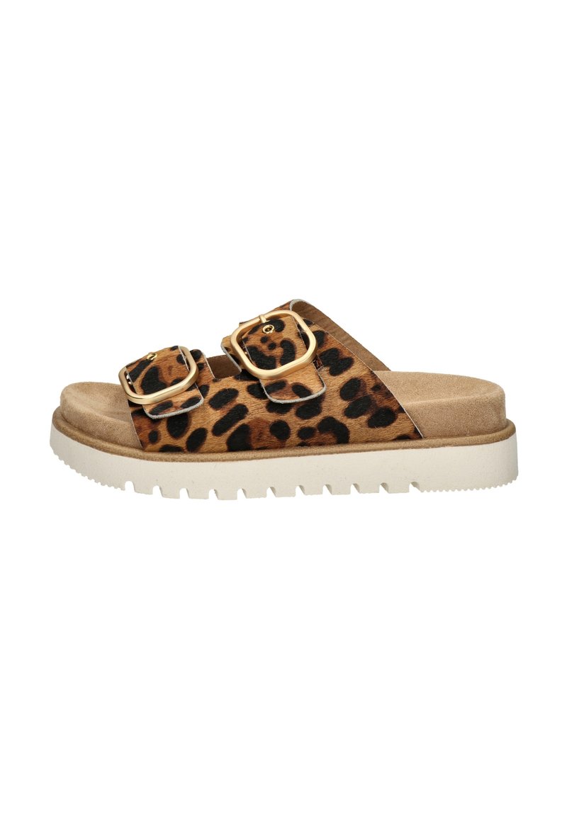 Leopard print slipper sandalen gemaakt van zacht materiaal, voorzien van twee verstelbare banden met gouden gespen en een witte, gestructureerde zool.