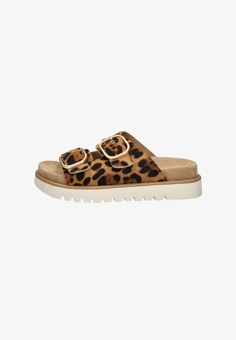 Leopard print slipper sandalen gemaakt van zacht materiaal, voorzien van twee verstelbare banden met gouden gespen en een witte, gestructureerde zool.