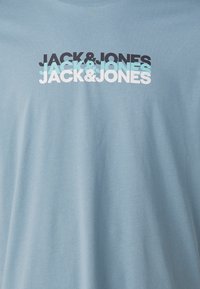 Jack & Jones JJCYBER TEE CREW NECK 5 PACK - Print T-shirt - mountain spring/white/black