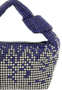 Perlenhandtasche mit strukturiertem Design, versehen mit schwarzen, silbernen und blauen Kristallen, die in einem karierten Muster eingewebt sind. Mit geknotetem Riemen.