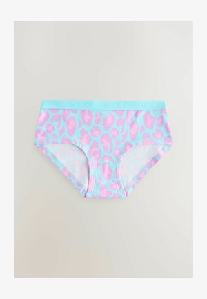 Majtki w panterkę w jasnoniebieskim kolorze z różowymi plamkami. Posiadają miękki pas z wytłoczonym napisem "NEXT". Wykonane z lekkiego, elastycznego materiału.
