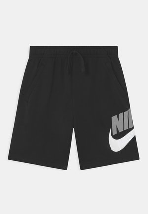 Czarne sportowe spodenki z elastycznym pasem, sznurkiem do regulacji, bocznymi kieszeniami oraz dużym, częściowym logo Nike na prawej nodze.