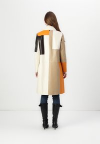 Marc Cain Chaqueta de cuero - multi coloured