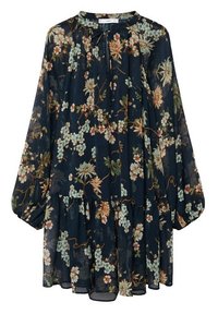 Tummansininen pitkähiha kostyymin kukkakuviolla, jossa on vaaleansinisiä, valkoisia ja beigejä kukkia, kokoontunut vyötärö ja solmittava yksityiskohta pyöreässä pääntiessä.