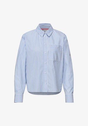 Langærmet skjorte med knapper, med blå og hvide lodrette striber samt kontrasterende vandrette striber på brystlommen og manchetterne.