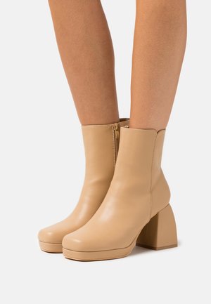 DeeZee Μποτάκια πλατφόρμα - dark beige