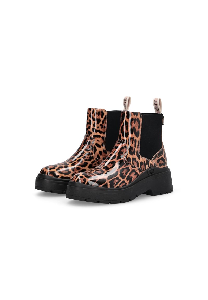 Bottes à chevilles à imprimé léopard avec une finition brillante, panneaux latéraux élastiques noirs et une semelle en caoutchouc noir épaisse. Équipées de tirettes pour un enfilage facile.