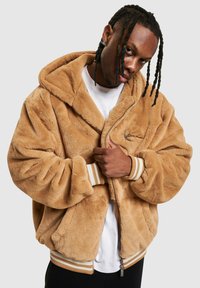 Karl Kani METAL SIGNATURE OS FUR FULL ZIP - Fleecejacka - sand
