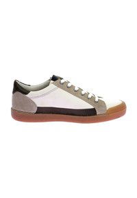 Zapatillas que presentan cuero blanco, gamuza gris y acentos negros. Diseño de punta redondeada con una suela de goma y costuras en contraste.