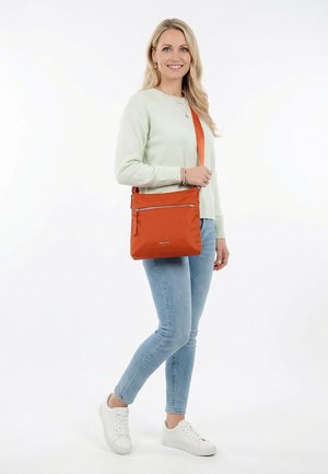 Tamaris GIUSEPPA - Taška s příčným popruhem - rust