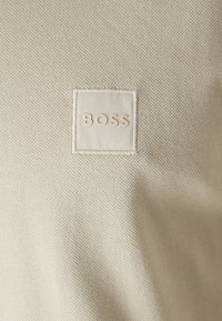 Thumbnail Image 6