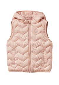 Polstrovaná vesta v jemně růžové barvě, s kapucí, šikmým prošitím, zapínáním na zip vpředu a bočními kapsami. Logo na levém prsu.