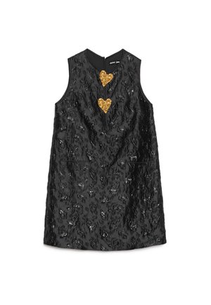 Μαύρο αμάνικο φόρεμα με υφή, με δύο χρυσά διακοσμητικά σε σχήμα καρδιάς στο μπροστινό μέρος και στρογγυλή λαιμόκοψη.