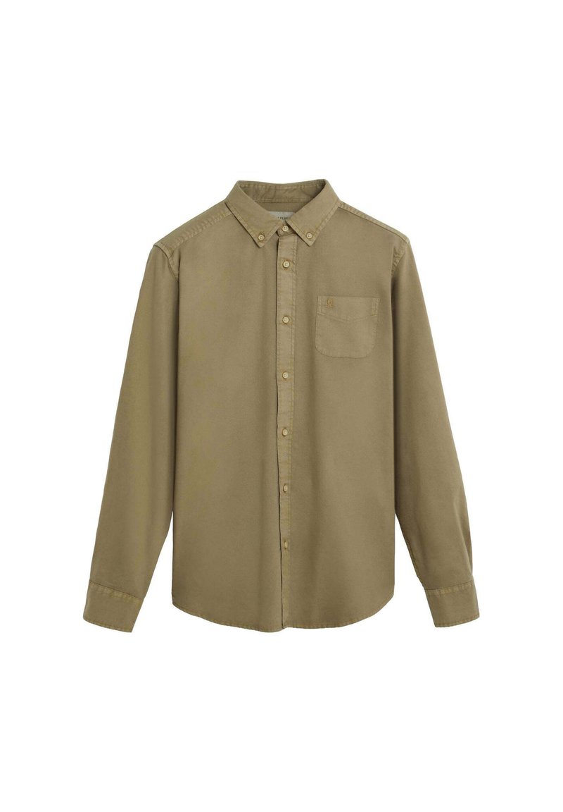 Camisa de vestir de manga larga para hombre en verde oliva, con cuello abotonado y un bolsillo en el lado izquierdo del pecho.