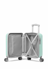 Harde koffer in mintgroen met een zilveren interieur. Kenmerken zijn een uittrekbare handgreep, vier wielen en ritscompartimenten.