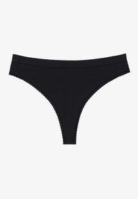 Zwarte string onderbroek van zacht materiaal, met een kantafwerking langs de randen en een gladde tailleband, minimalistisch ontwerp.