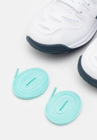 ASICS GEL BEYOND 6 - Sapatilhas de andebol - white/french blue
