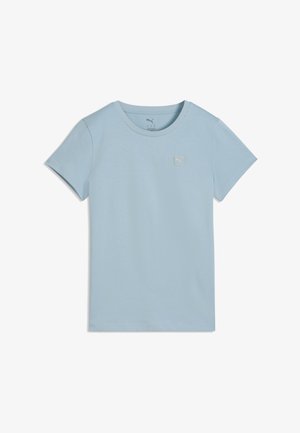 T-shirt bleu clair à manches courtes et col rond avec petit logo Puma doré sur la poitrine gauche, posé à plat sur un fond blanc.