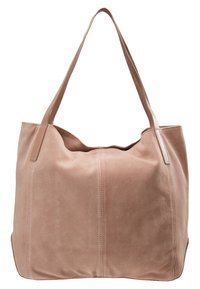Grand sac fourre-tout en daim rose avec deux sangles plates en cuir, texture douce, détails cousus et forme non structurée.