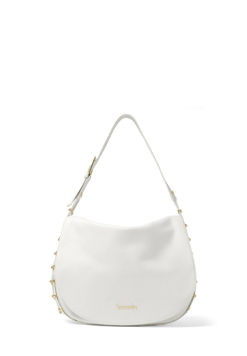 Borsa a mano in pelle bianca con forma curva e finitura lucida, con dettagli in metallo dorato lungo la zip e la tracolla.