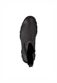 Černá kožená kotníková bota s hladkým povrchem, zaoblenou špičkou, elastickými bočními panely a robustní podrážkou pro trakci. Obsahuje poutko.