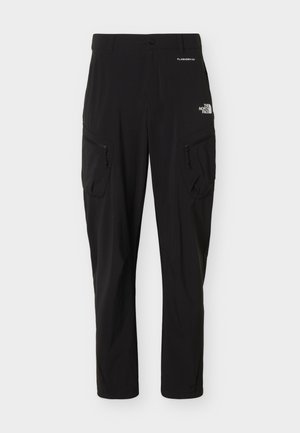 Černé outdoorové zúžené kalhoty se zipovými cargo kapsami, zapínáním na knoflíky a logem The North Face na pravém stehně.