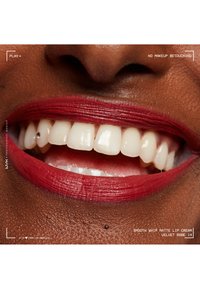 NYX Professional Makeup SMOOTH WHIP MATTE LIP CREAM - Flytande läppstift - Velvet Robe