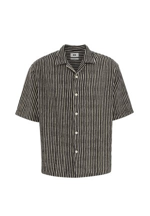 Črno-bela srajca s kratkimi rokavi, navpične črte, z ovratnikom in enim prsni žepom.