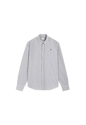 Camisa de manga larga con botones, con rayas verticales grises y blancas y un pequeño logo bordado en el pecho izquierdo.