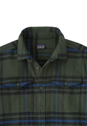 Camicia flanella a quadri verde e blu con bottoni sul davanti, tasche sul petto e una consistenza morbida. Logo Patagonia sul colletto.