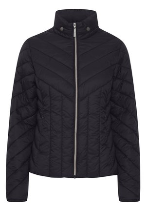 Veste noire matelassée avec un col montant, fermeture éclair à l'avant et poches latérales, avec des coutures en chevrons et une texture lisse.
