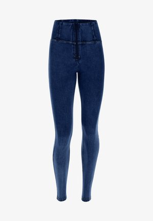 Vaqueros pitillo azul oscuro de talle alto con cierre de cremallera frontal y detalles visibles de costuras a lo largo de las piernas y la cinturilla.