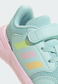 adidas Performance TENSAUR UNISEX - Silniční běžecké boty - semi flash aqua   orange tint   clear pink