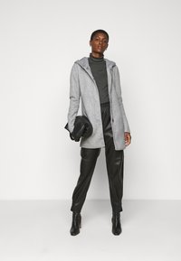 ONLY Tall ONLSEDONA LIGHT COAT - Casaco curto - light grey