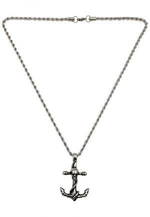 Collier ancre en argent avec un design détaillé de crâne et de corde, présentant une chaîne tordue et un fermoir pour un ajustement sécurisé.