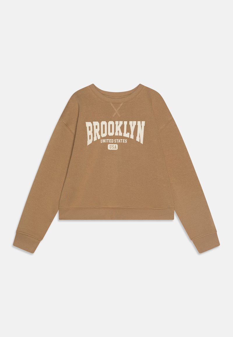 Sudadera corta marrón con mangas largas, presenta el texto blanco "BROOKLYN UNITED STATES USA" en la parte frontal. Tejido suave, puños acanalados.